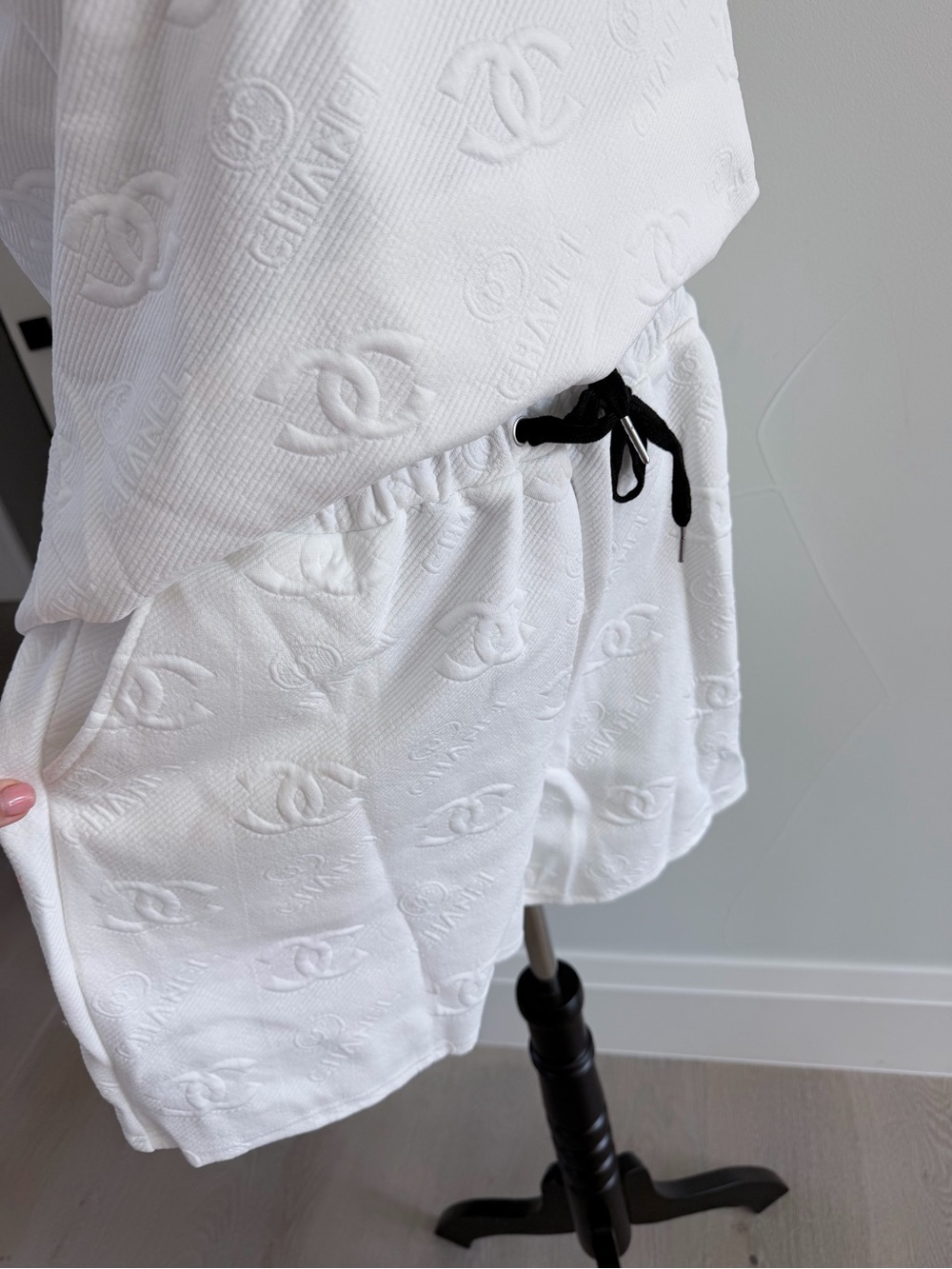 CHANEL White Logo Embroidered Short Set size Large - Picture 6 of 7